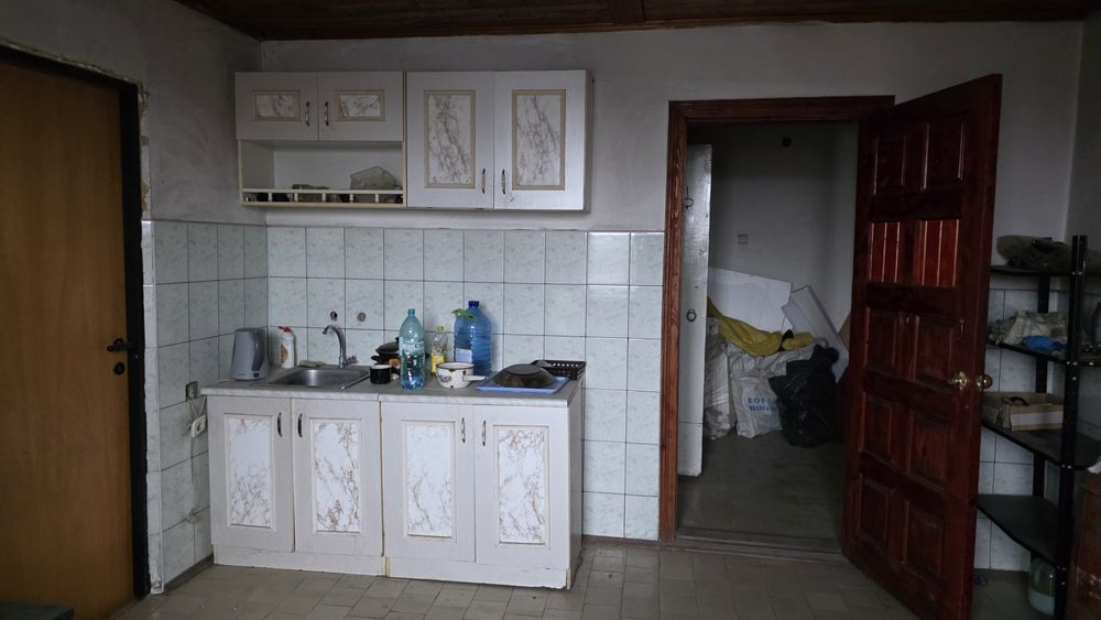 Здається в оренду Гараж-бокс на два авто з ямою, санвузлом і 3ма кімн.