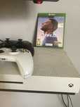 Xbox one s + 2 pady + fifa 22