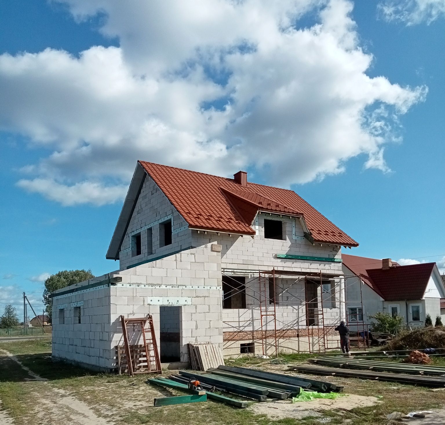 Будівельні послуги. Будівництво будинків. Покрівельні роботи, бетонні