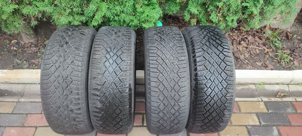 Шини зимові 205/60/16/ 7600гр 4шт