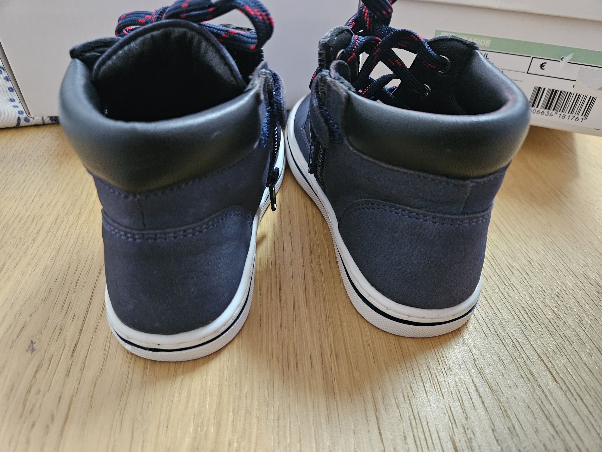 Sapatilhas bota criança T 25