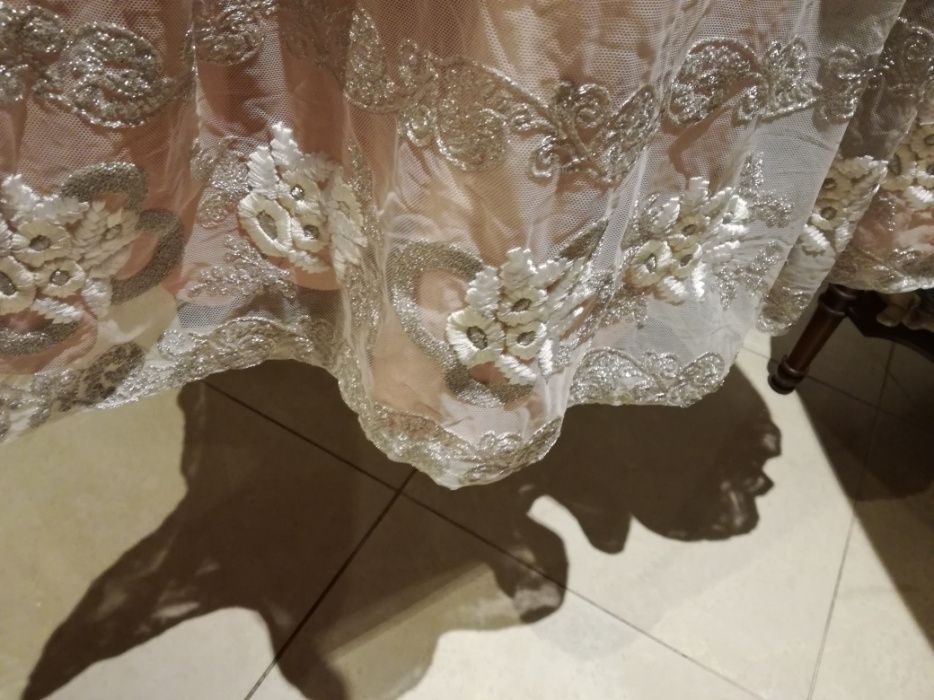 Vestido de noiva novo.