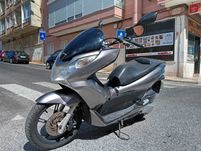 Honda PCX 125 de 2010, com 75820km em excelente estado.
