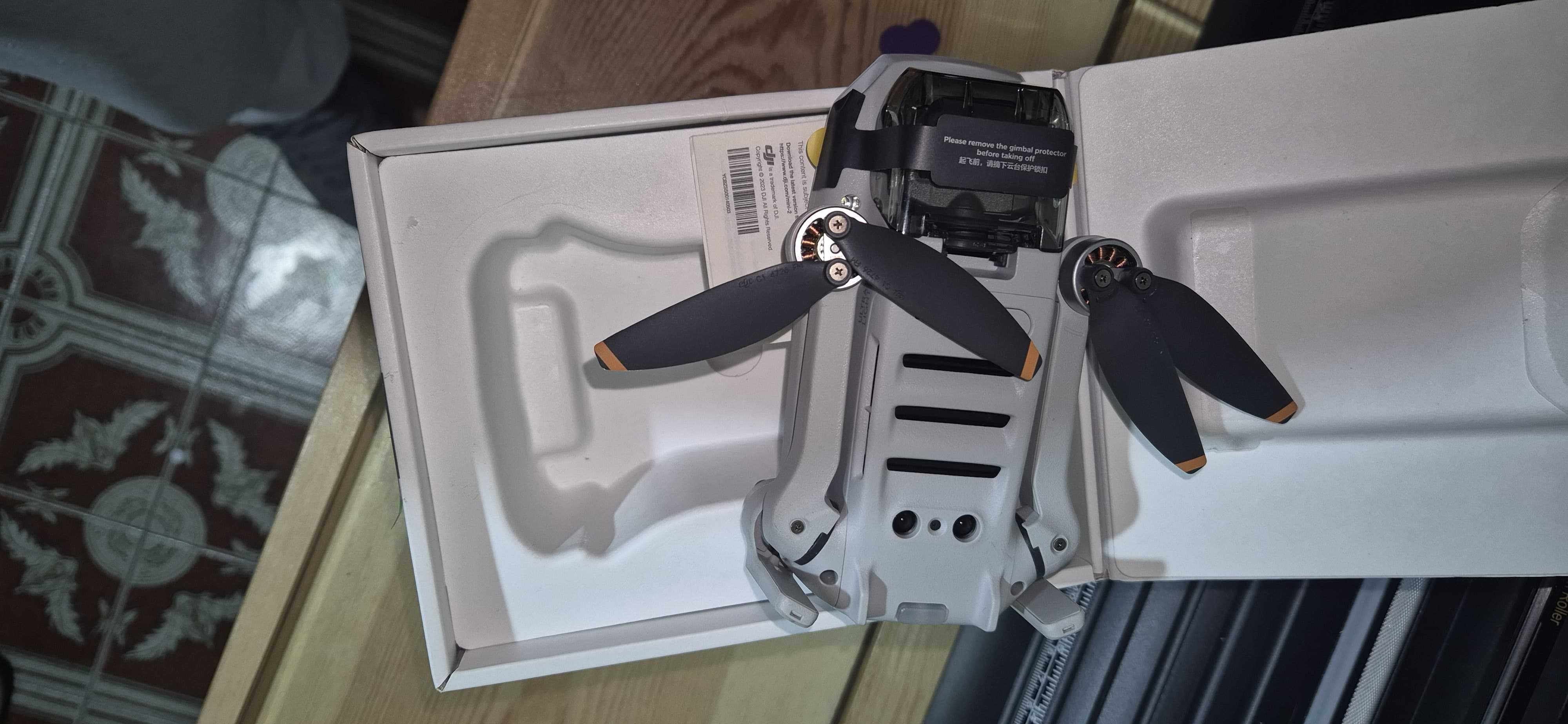 DJI Mini 2 SE quase novo (só 3.31hrs de voo) DJI CARE ativo