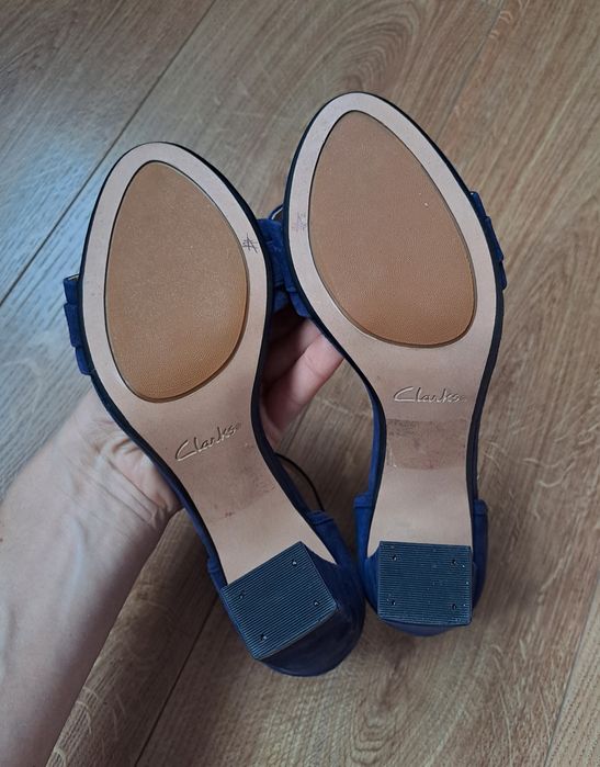 Сині замшеві жіночі босоніжки на каблуці