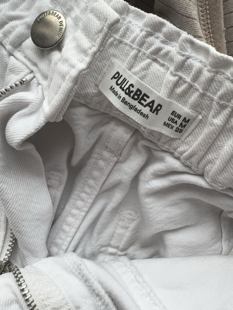 білі джинсові шорти pull & bear в дуже гарному стані