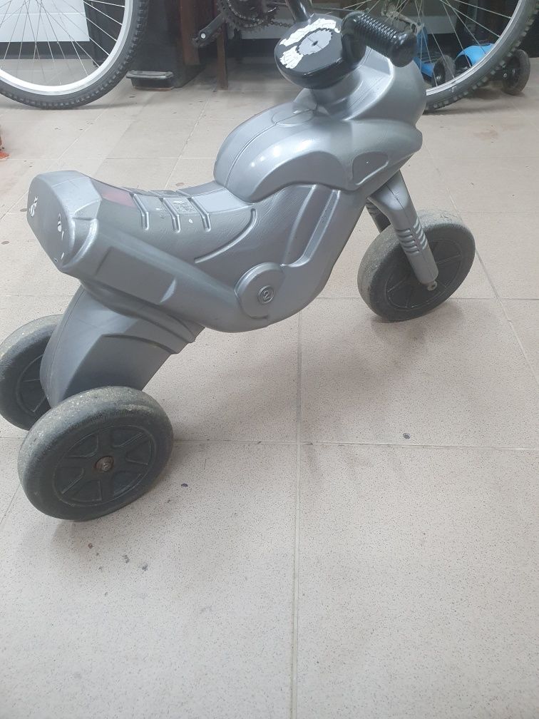Jeździk trójkołowy motorek