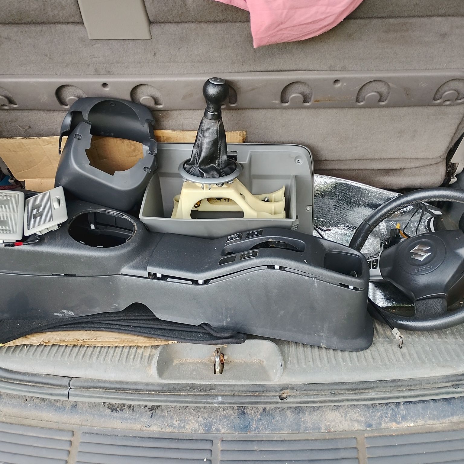 Drzwi i wiele innych. Suzuki SX4 1.6 napęd 4x4