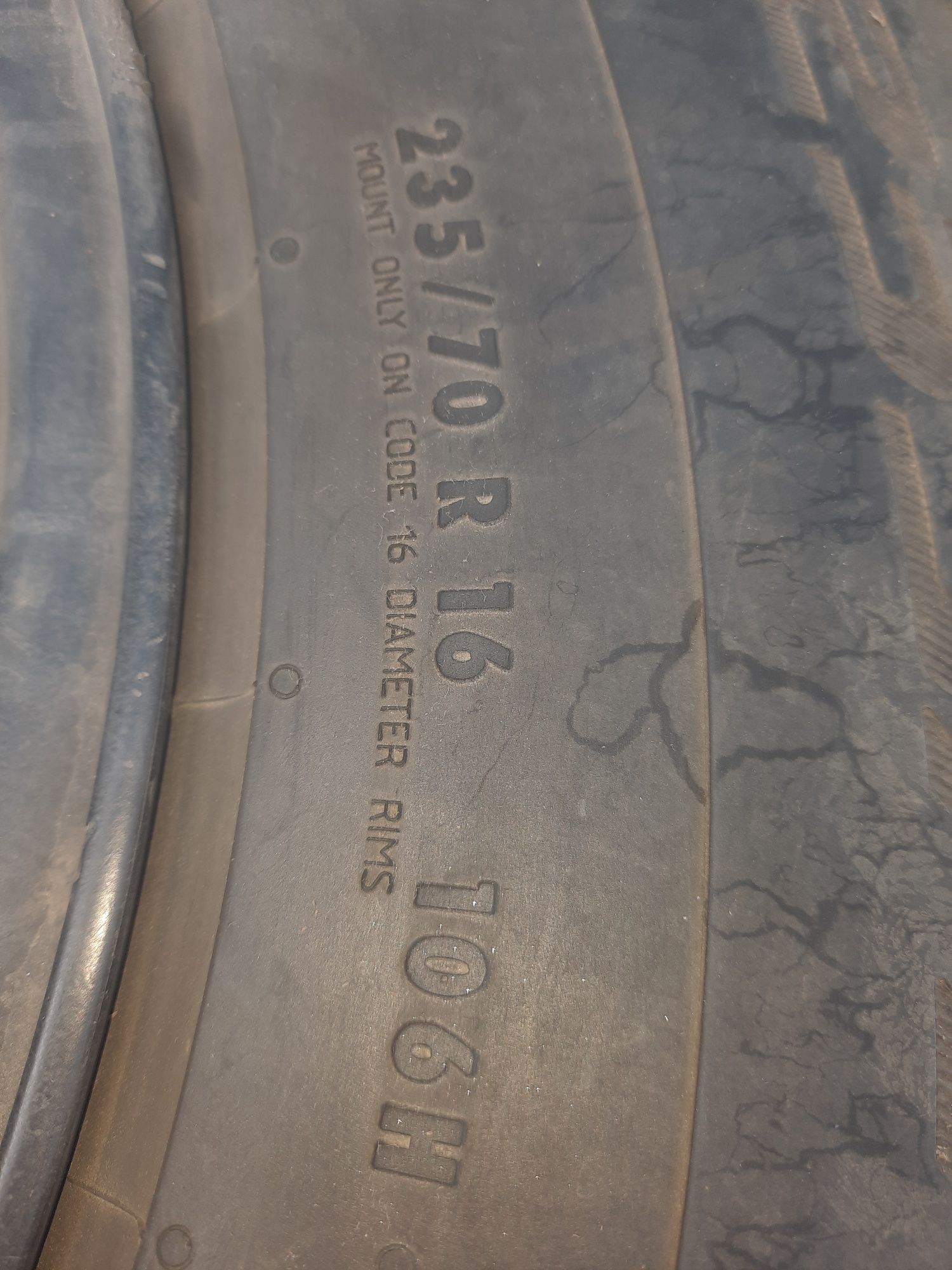 Автомобільні шини 235/70R16