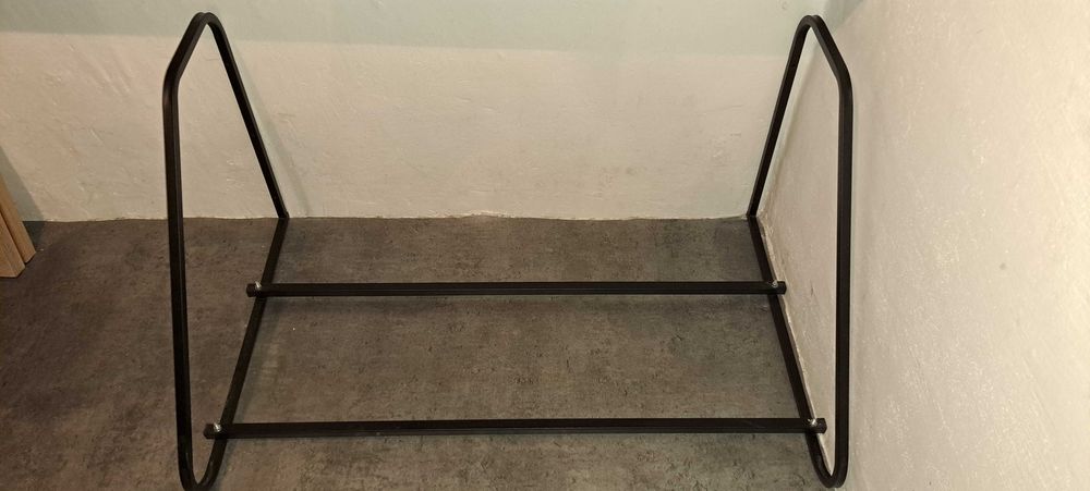 Stojak / wieszak na opony lub koła