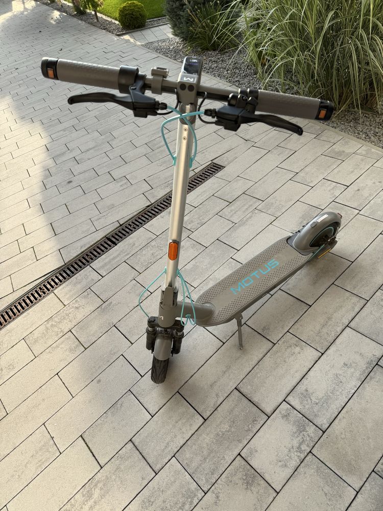 Motus Scooty 10 Plus 2024