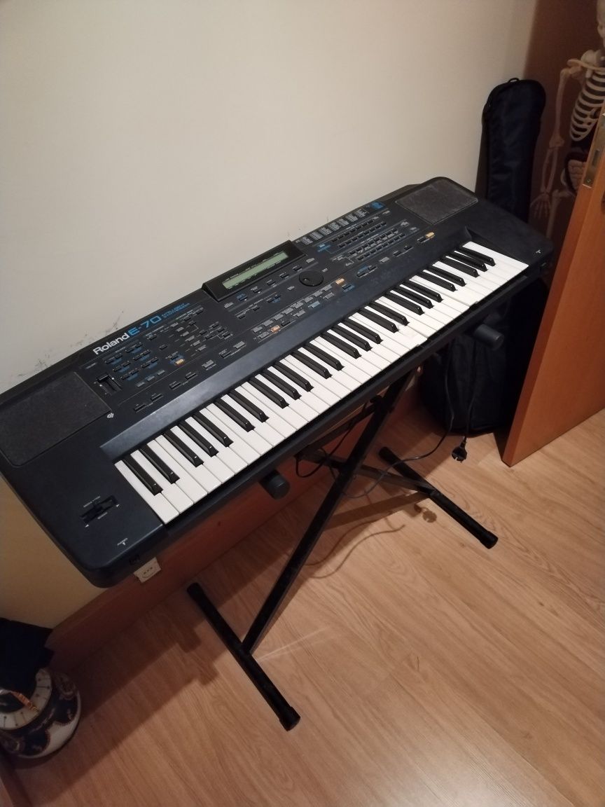 Piano Roland E-70