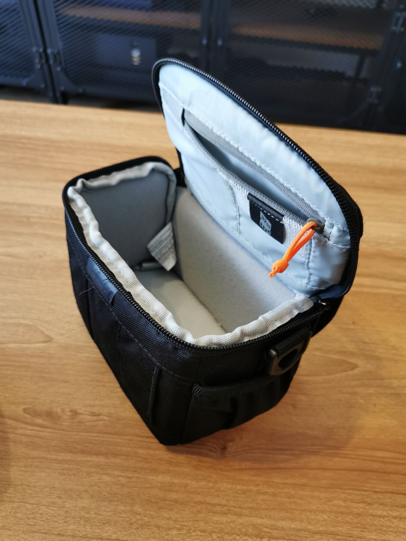 Torba fotograficzna Lowepro Adventura SH110 II na aparat