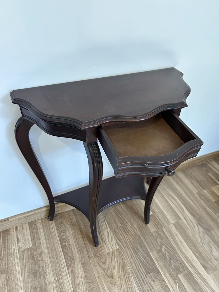 Mesa castanha de entrada