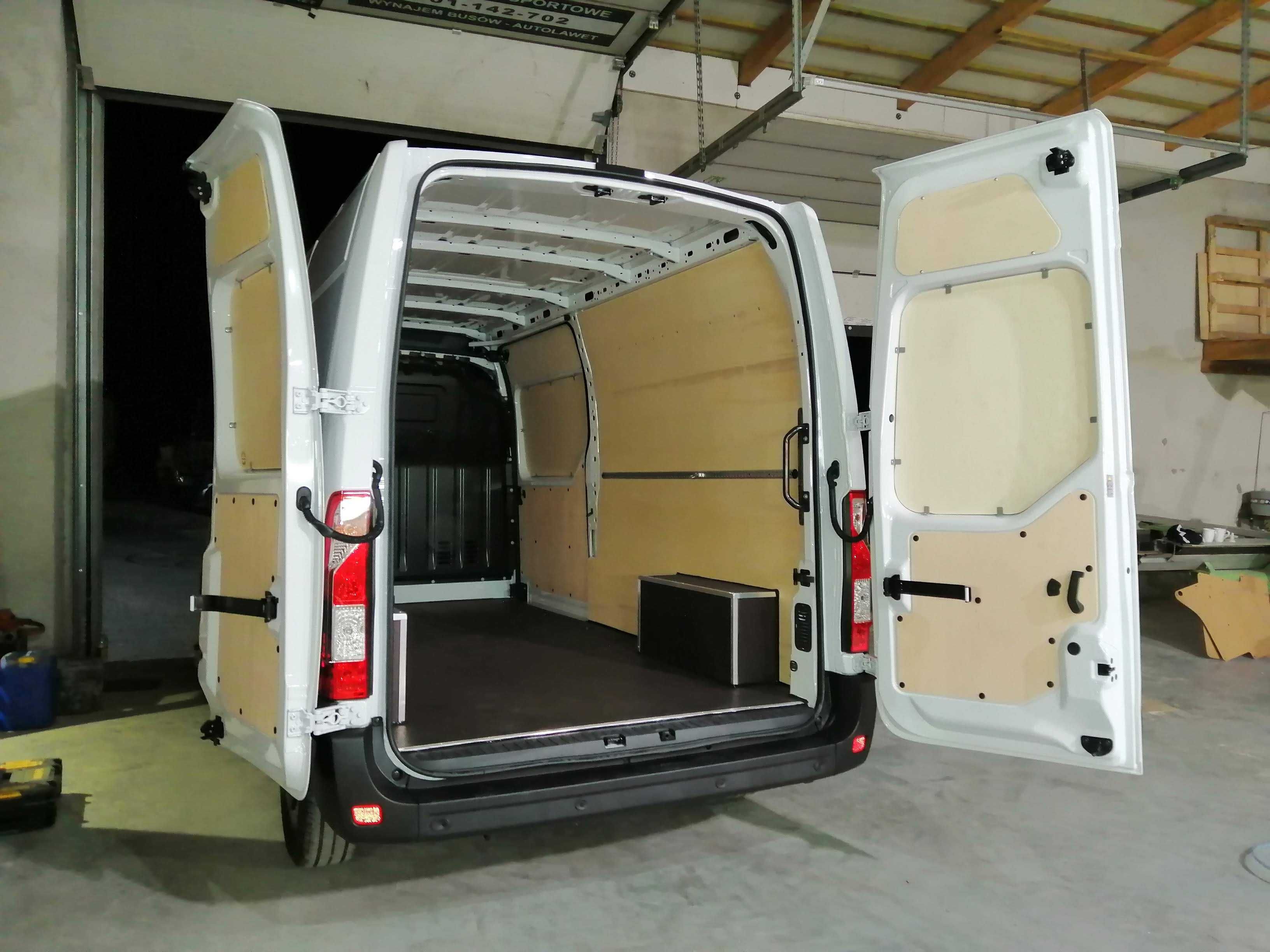 Renault Master L3H2-Standardowa zabudowa paki auta dostawczego