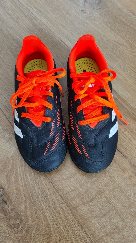 Turfy Adidas Predator, r 32