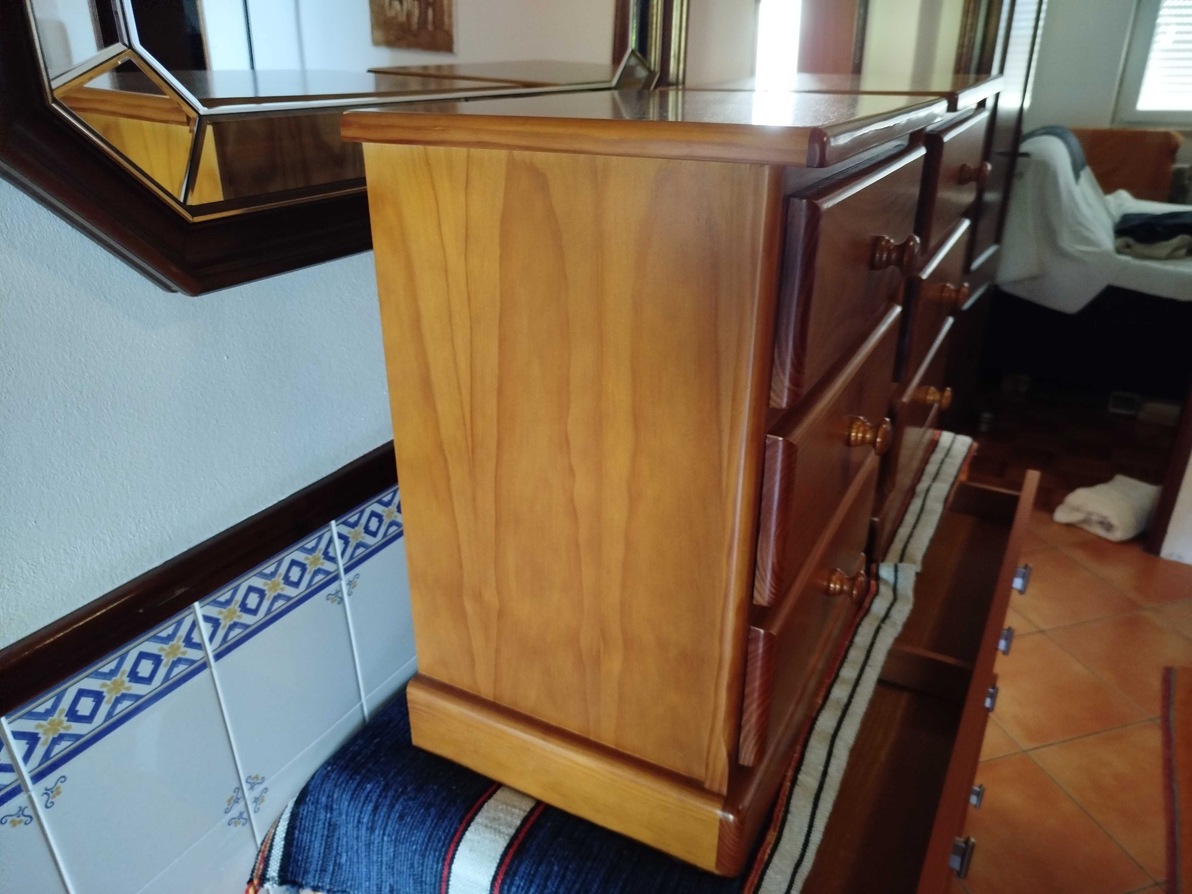 Mesa de cabeceira