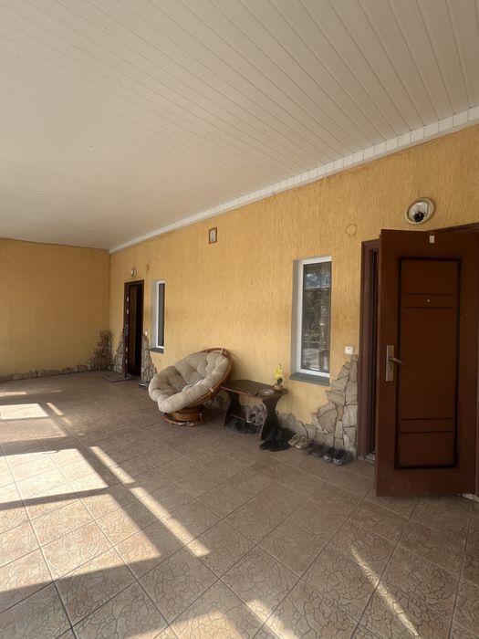 Будинок з власним озером у Великій Солтанівці