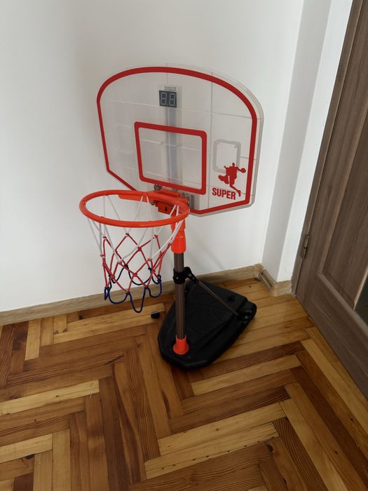 Баскетбольне кільце з мʼячем
