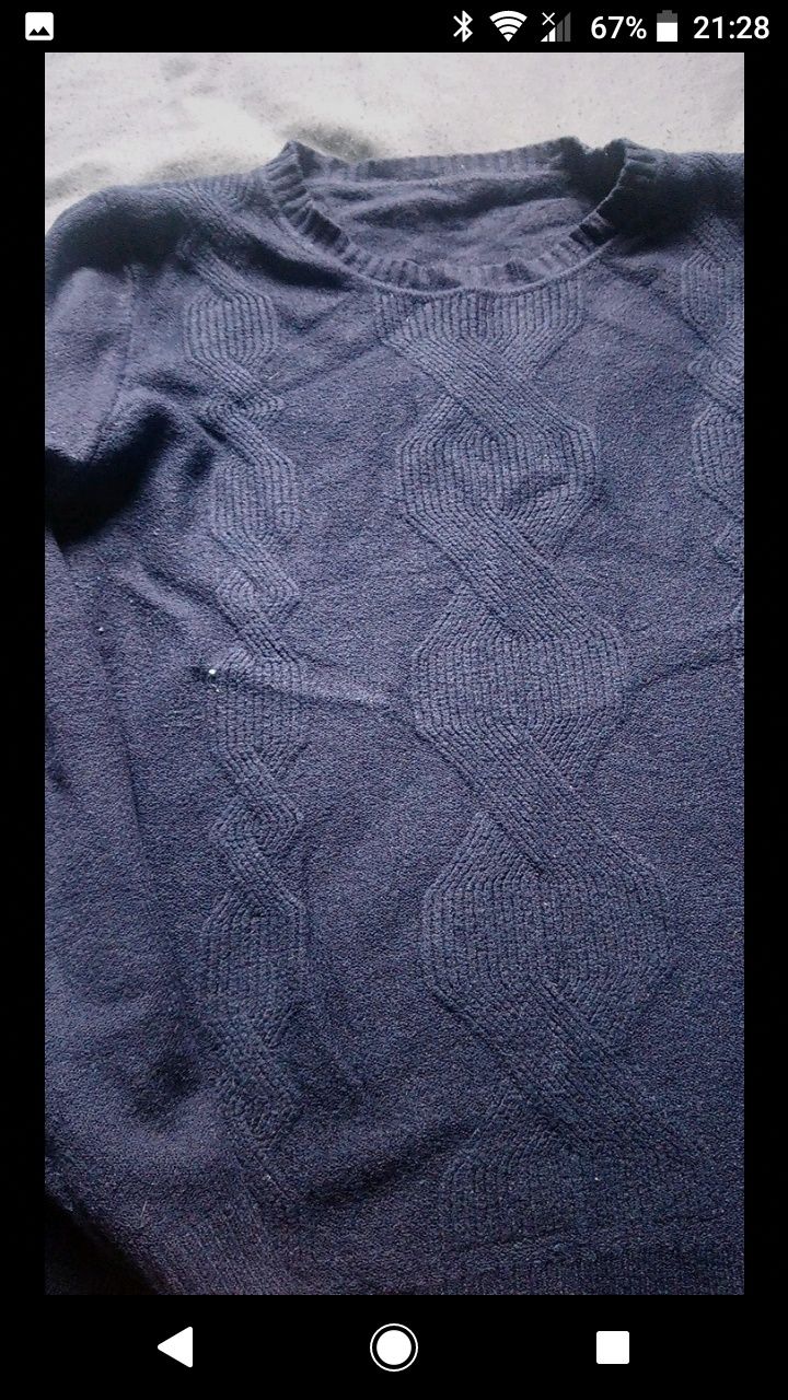 Granatowy sweterek z angorą