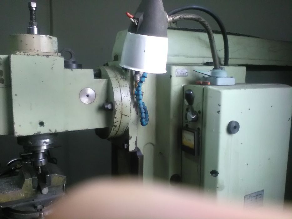 Frezarka pionowa produkcjii ZSRR model 6T80
