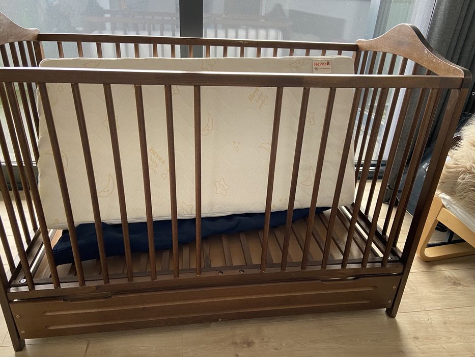 Łóżeczko niemowlęce i materac lateksowy Hevea