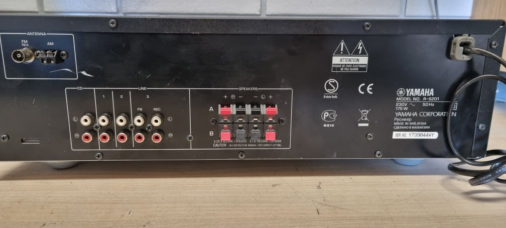 Amplituner stereo YAMAHA R-S201