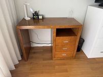 Secretaria em castanho