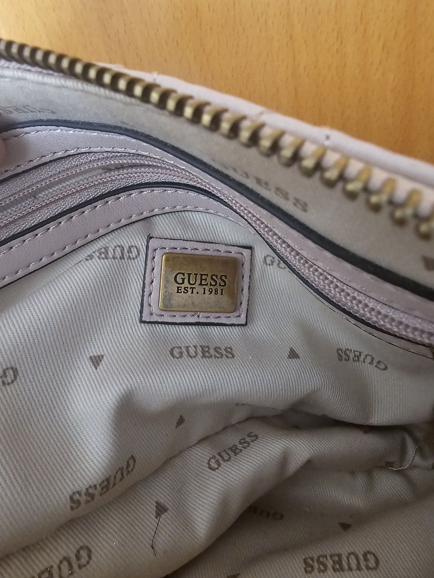 Mala de senhora GUESS