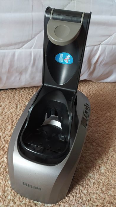 Зарядна та очистка станція Phillips