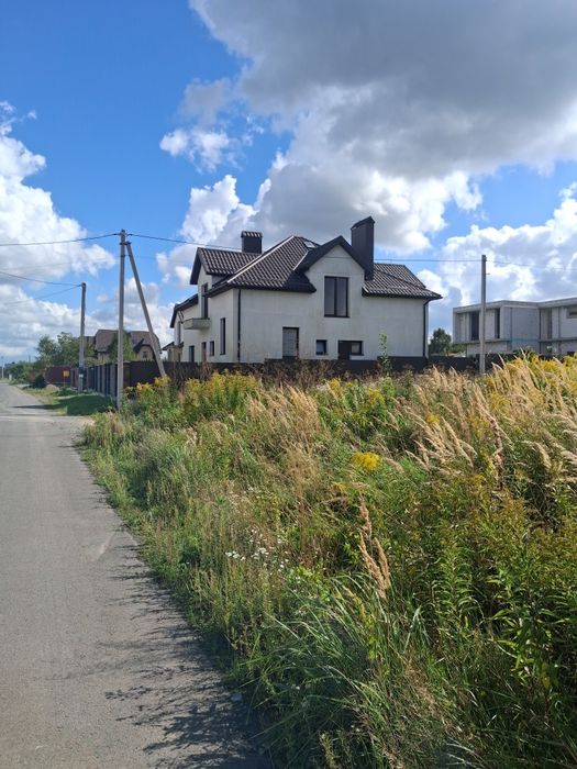 Продаж.Земельна ділянка в с.Зубра 10 соток