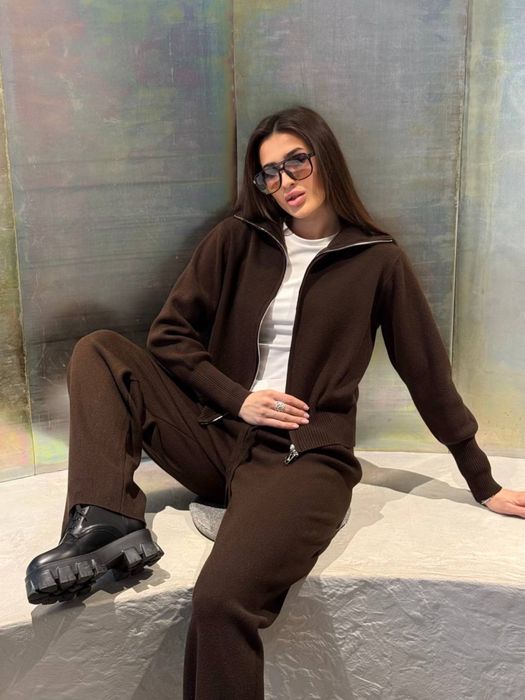 Нереальні жіночі костюми!