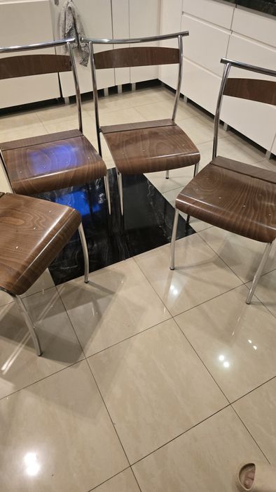 Zestaw 4 drewnianych  krzeseł do kuchni lub jadalni