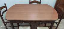Mesa de cozinha com cadeiras e bancos - Para desocupar