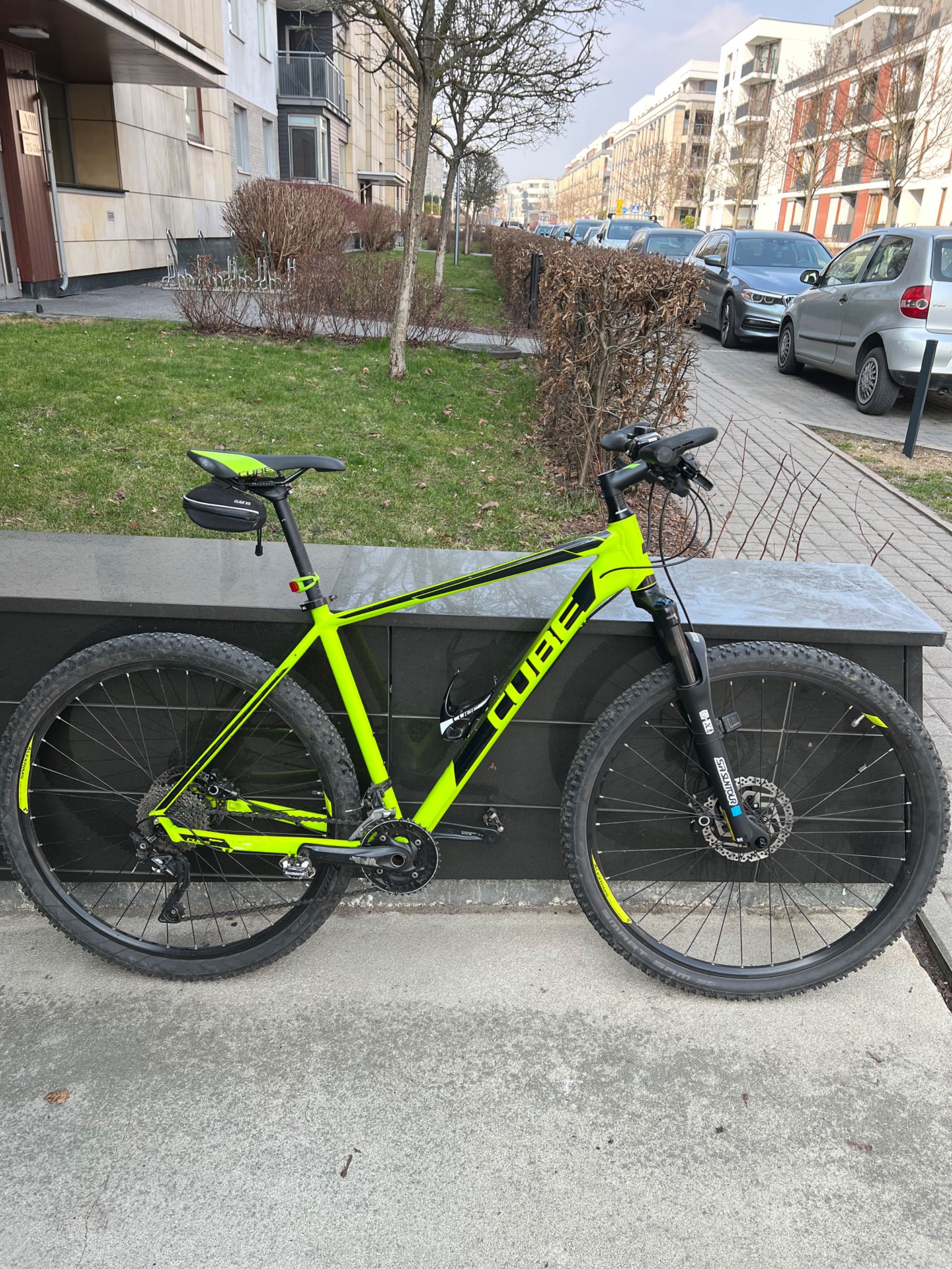 Cube Attention sl 29”
