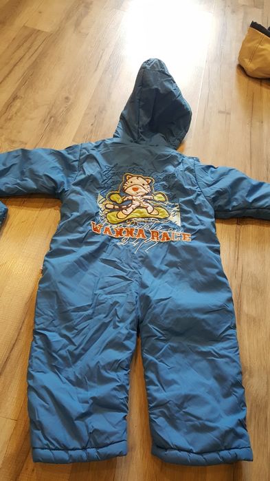 детские комбинезоны и курточки  от0 до 6месяцев.