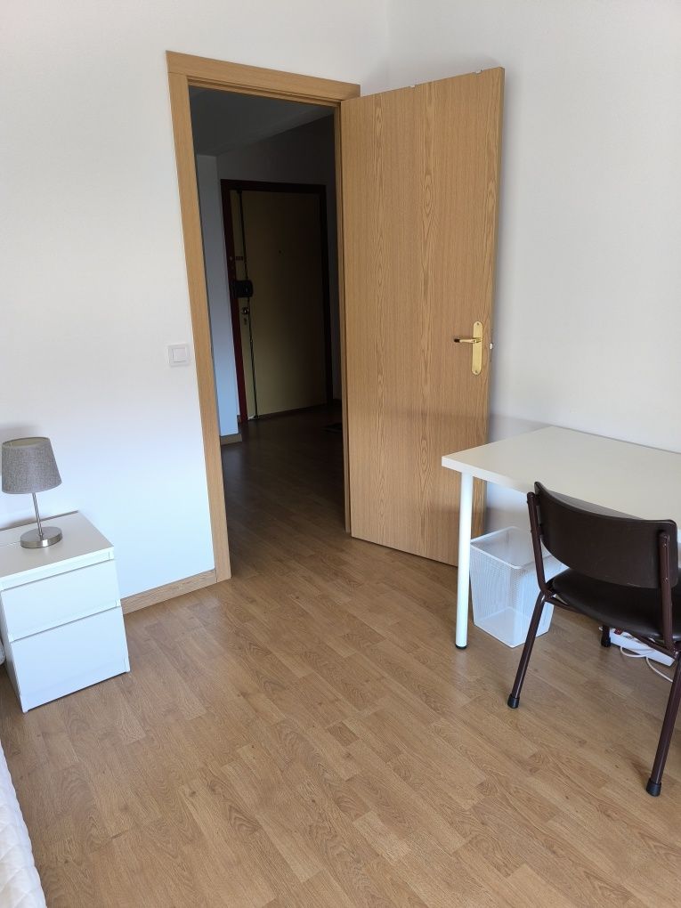 Aluga-se quarto a estudantes junto FCT e Egas Moniz-Monte da Caparica