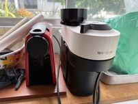 2 maquinas de café nespresso