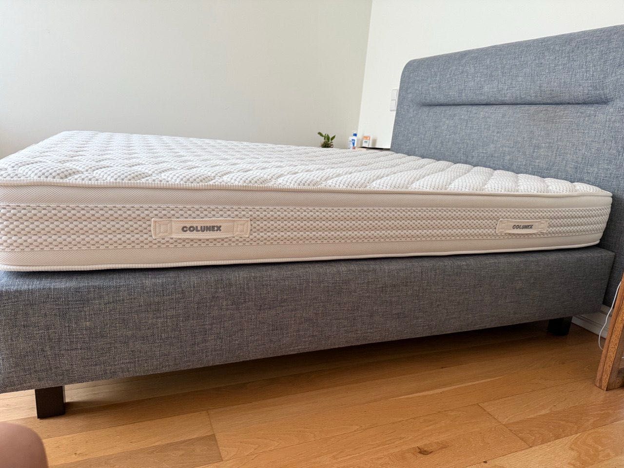 Colunex queen size bed