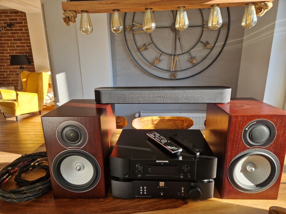 Wzmacniacz Moon 250i, streamer Marantz NA6006, głośniki Audio Monitor