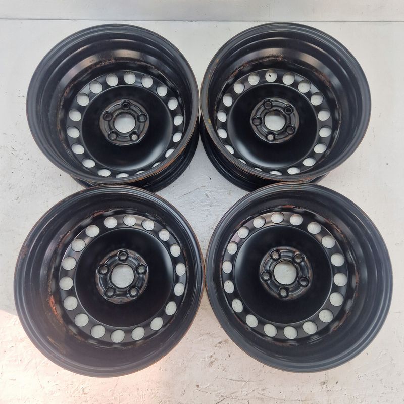 Felgi Stalowe Accuride 5,5j 15" 5x100 Et40 V