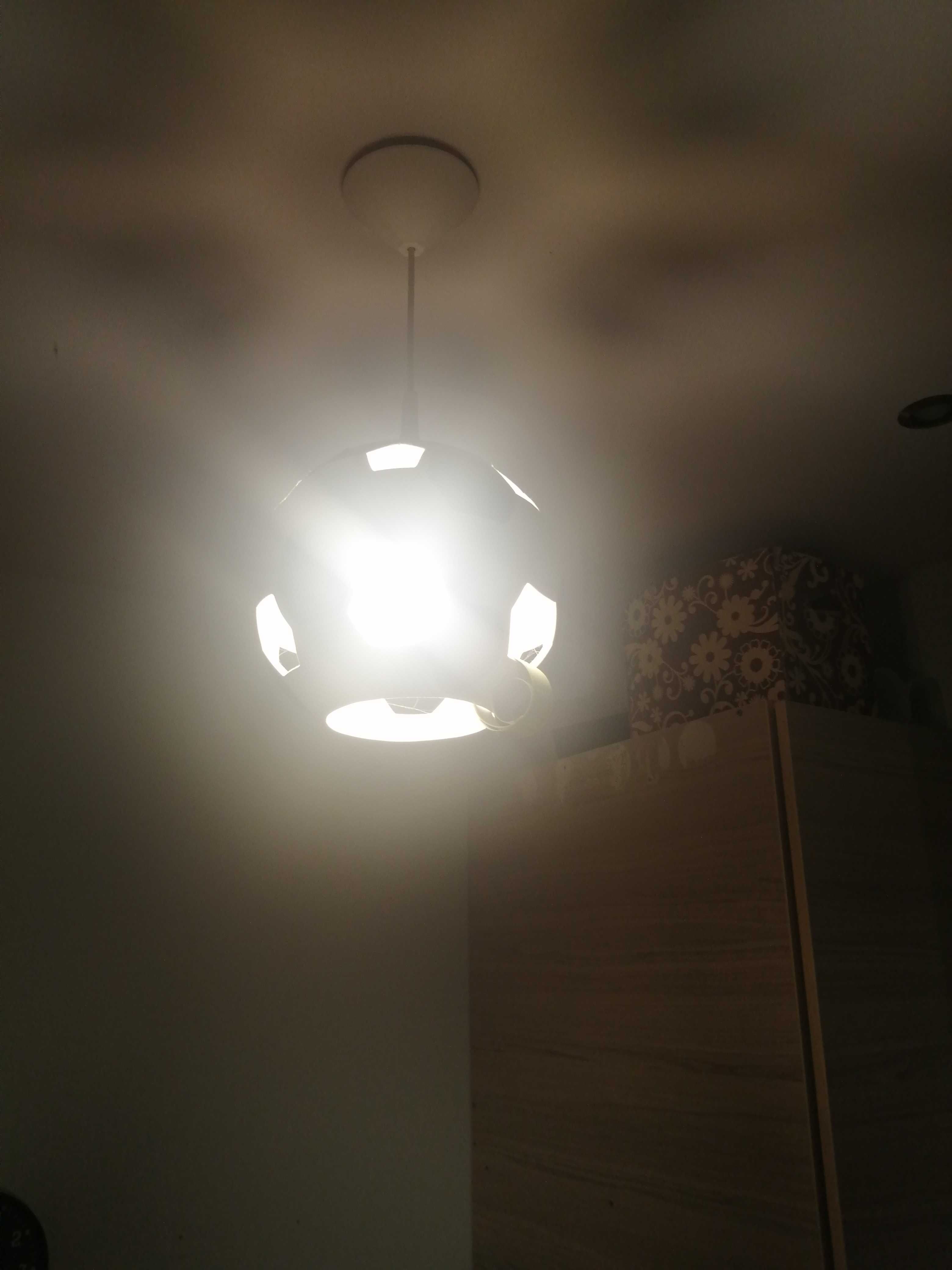 Lampa sufitowa dla piłkarza