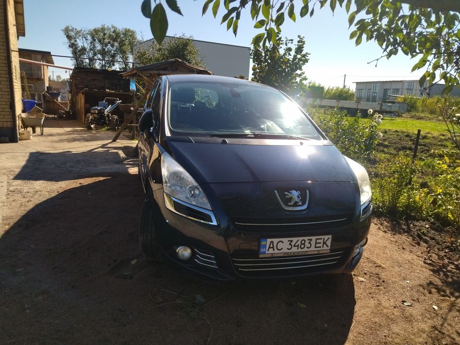 Пежо 5008 в дуже гарному стані