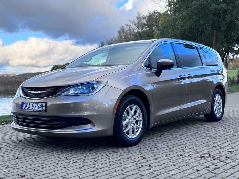 Chrysler Pacifica 8 osób faktura VAT Gwarancja
