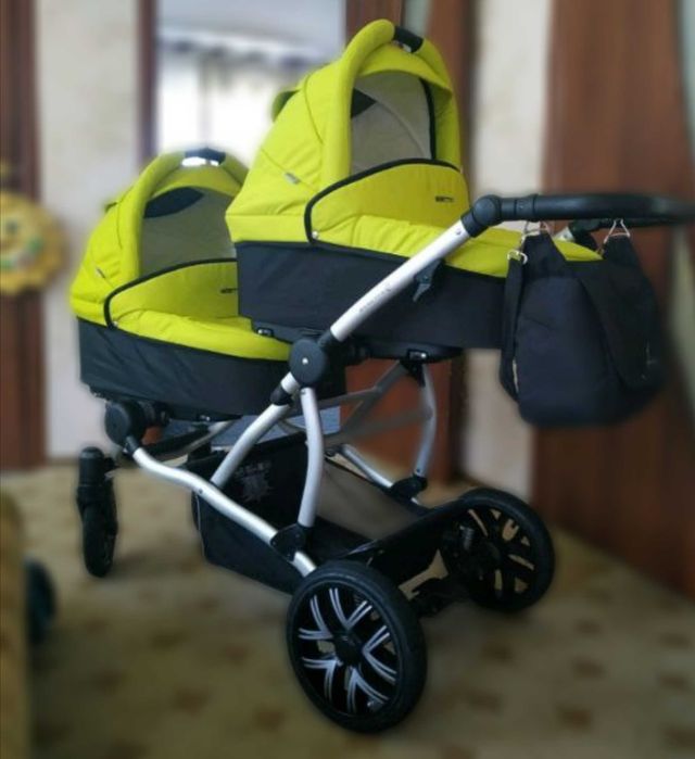 Коляска для двійні