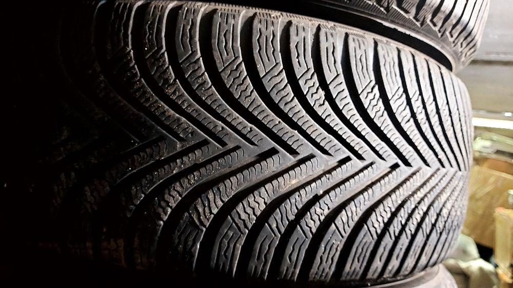 Шини Клебер-Ханкок;225/55/17;по три гарні літні та всесезонні пари шин