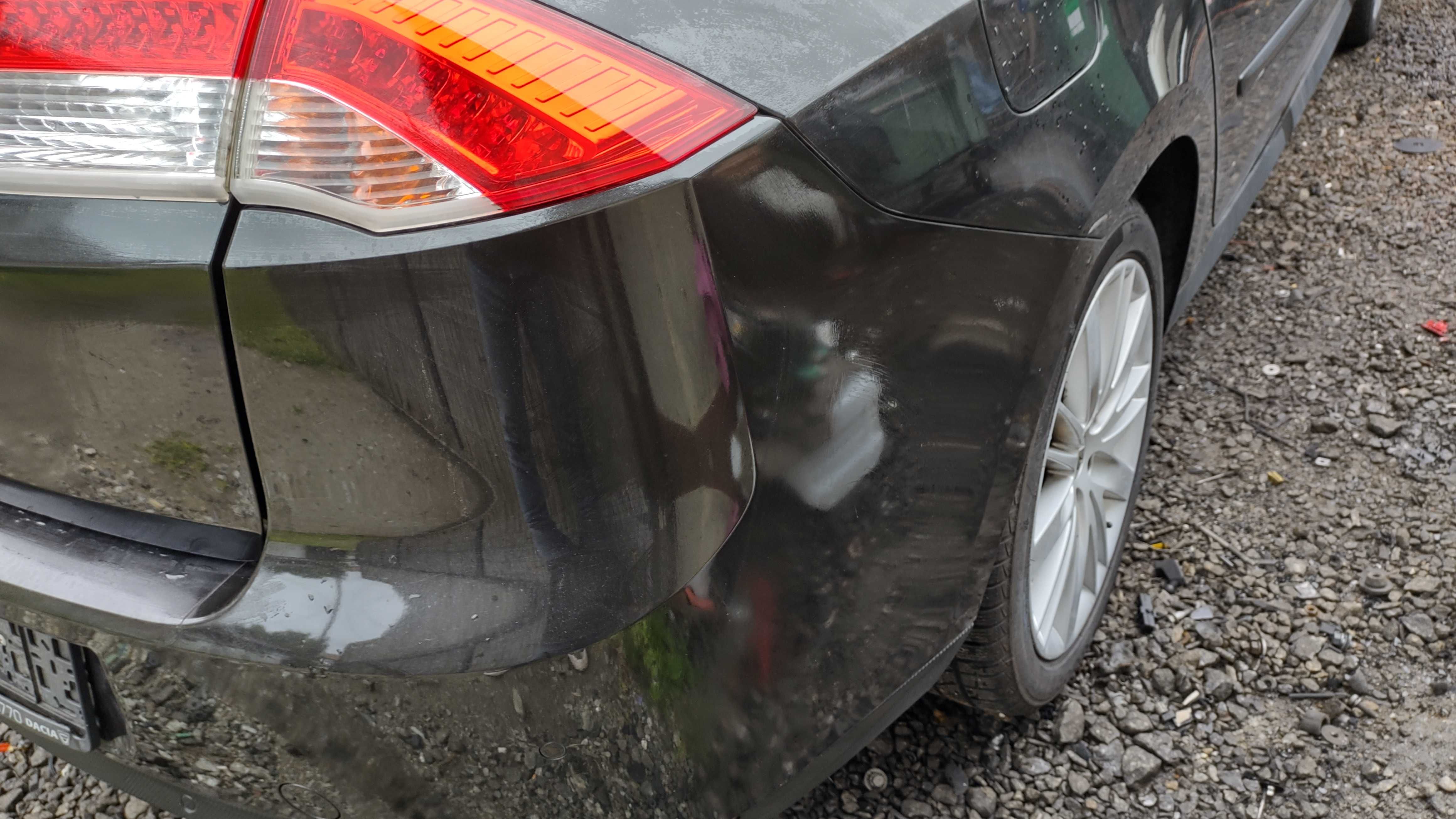Renault Laguna 3. 2010 Rok Tył Samochodu Czarny NV 676