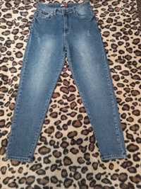 Класні жіночі джинси -стрейч МОМ ,на ОС 102см