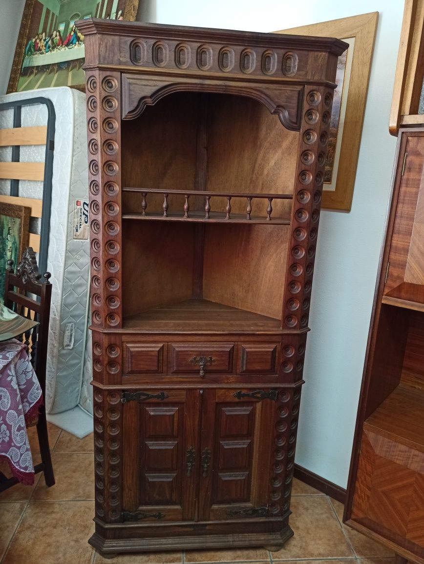 Móvel canto em madeira