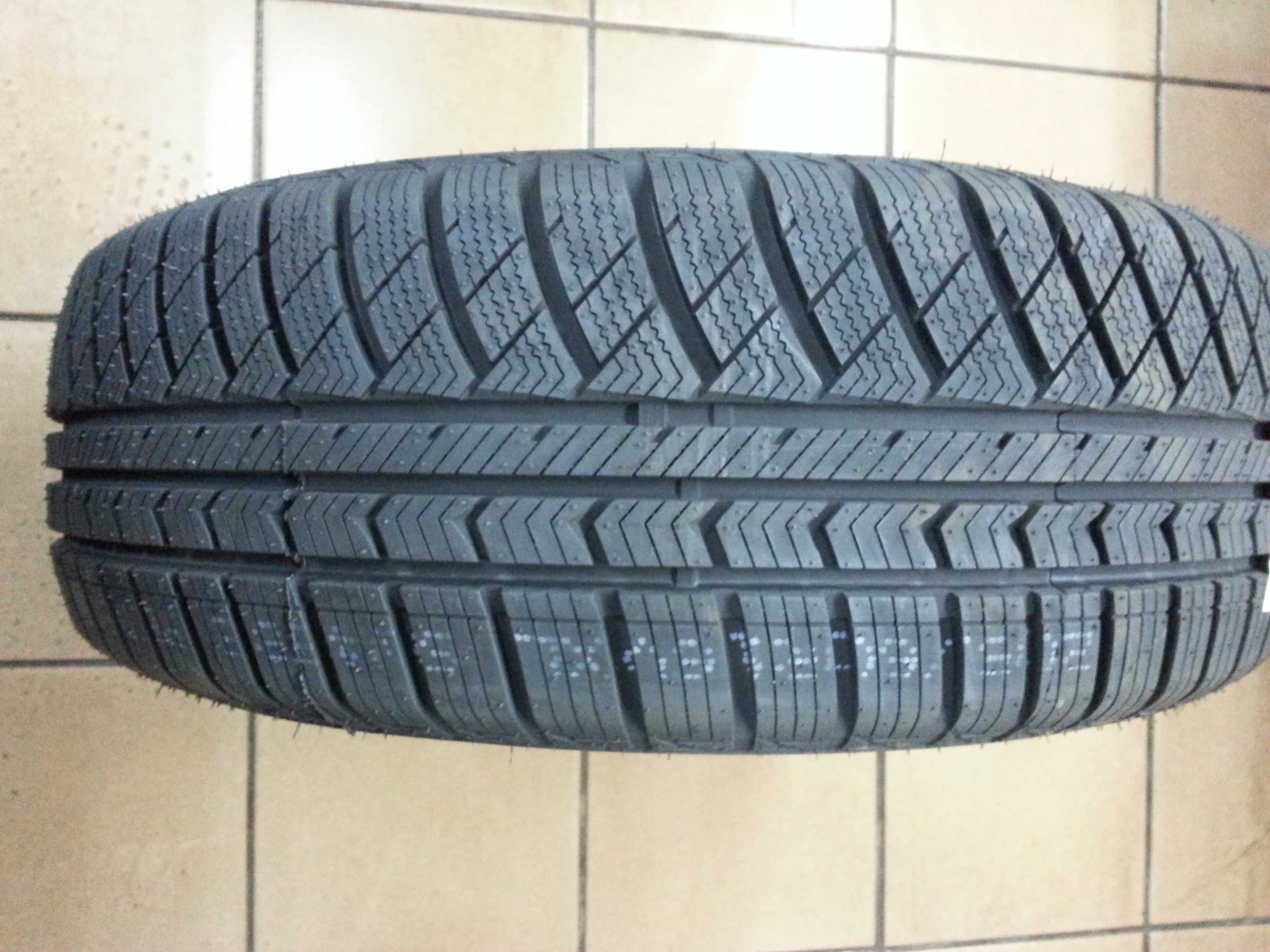 Opony całoroczne wielosezonowe 195/55r16 87V  Sailun 4Seasons